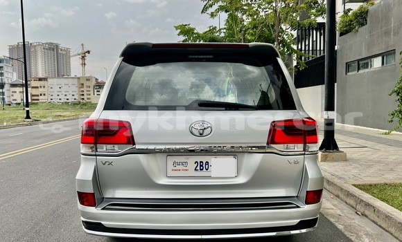 Buy Used Toyota Land Cruiser Silver Car in Phnom Penh in Phnom Penh Buy Used Toyota Land Cruiser Silver Car in Phnom Penh in Phnom Penh