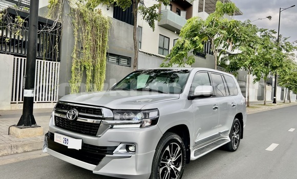 Buy Used Toyota Land Cruiser Silver Car in Phnom Penh in Phnom Penh Buy Used Toyota Land Cruiser Silver Car in Phnom Penh in Phnom Penh