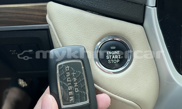 Buy Used Toyota Land Cruiser Silver Car in Phnom Penh in Phnom Penh Buy Used Toyota Land Cruiser Silver Car in Phnom Penh in Phnom Penh