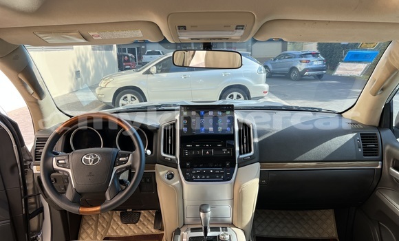 Buy Used Toyota Land Cruiser Silver Car in Phnom Penh in Phnom Penh Buy Used Toyota Land Cruiser Silver Car in Phnom Penh in Phnom Penh