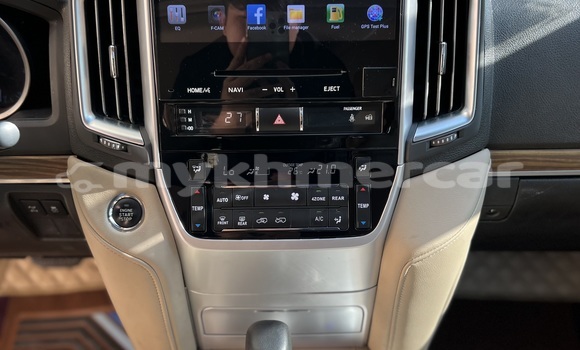 Buy Used Toyota Land Cruiser Silver Car in Phnom Penh in Phnom Penh Buy Used Toyota Land Cruiser Silver Car in Phnom Penh in Phnom Penh