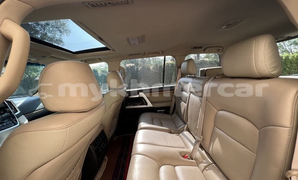 Buy Used Toyota Land Cruiser Silver Car in Phnom Penh in Phnom Penh Buy Used Toyota Land Cruiser Silver Car in Phnom Penh in Phnom Penh