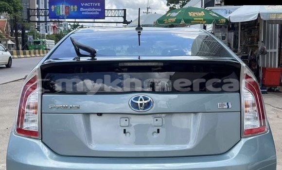 Buy Used Toyota Prius Green Car in Phnom Penh in Phnom Penh Buy Used Toyota Prius Green Car in Phnom Penh in Phnom Penh