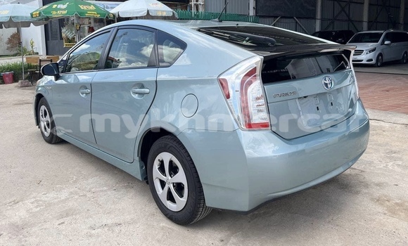 Buy Used Toyota Prius Green Car in Phnom Penh in Phnom Penh Buy Used Toyota Prius Green Car in Phnom Penh in Phnom Penh