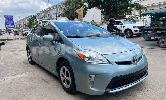 Buy Used Toyota Prius Green Car in Phnom Penh in Phnom Penh Buy Used Toyota Prius Green Car in Phnom Penh in Phnom Penh