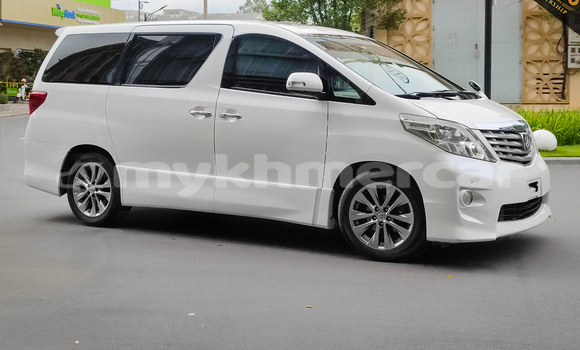Buy Used Toyota Alphard White Car in Phnom Penh in Phnom Penh