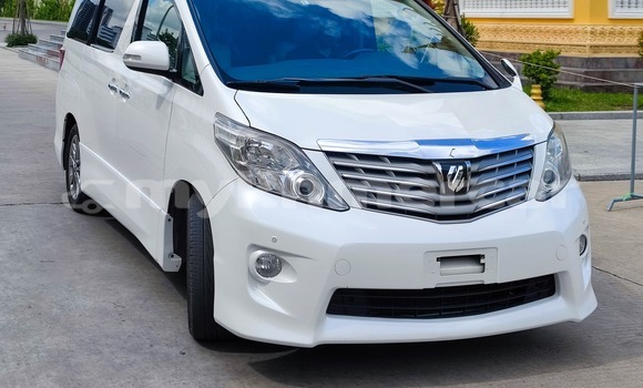 Buy Used Toyota Alphard White Car in Phnom Penh in Phnom Penh Buy Used Toyota Alphard White Car in Phnom Penh in Phnom Penh