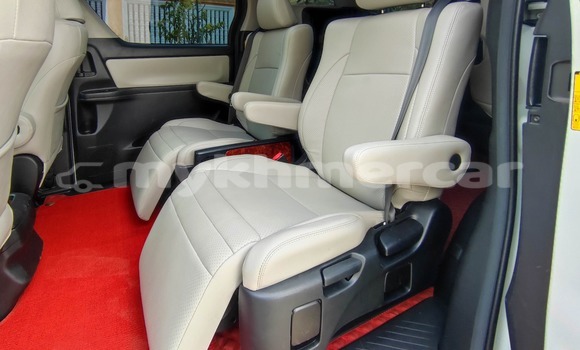Buy Used Toyota Alphard White Car in Phnom Penh in Phnom Penh Buy Used Toyota Alphard White Car in Phnom Penh in Phnom Penh