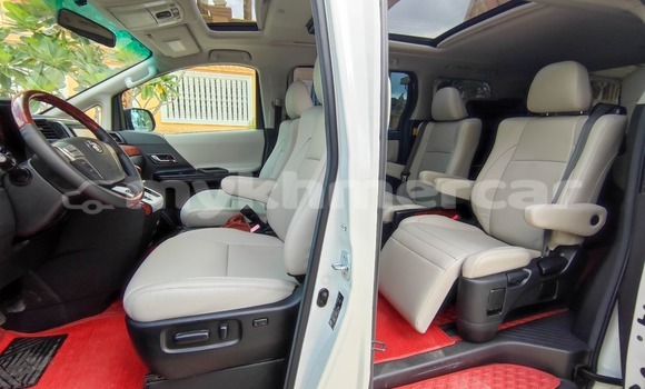 Buy Used Toyota Alphard White Car in Phnom Penh in Phnom Penh Buy Used Toyota Alphard White Car in Phnom Penh in Phnom Penh