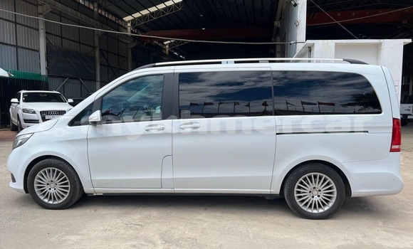 Buy Used Mercedes-Benz 250 White Car in Phnom Penh in Phnom Penh Buy Used Mercedes-Benz 250 White Car in Phnom Penh in Phnom Penh