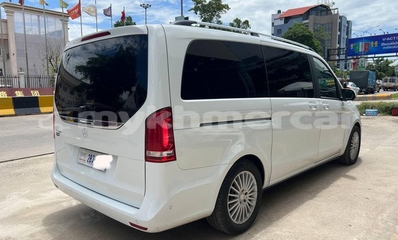 Buy Used Mercedes-Benz 250 White Car in Phnom Penh in Phnom Penh Buy Used Mercedes-Benz 250 White Car in Phnom Penh in Phnom Penh