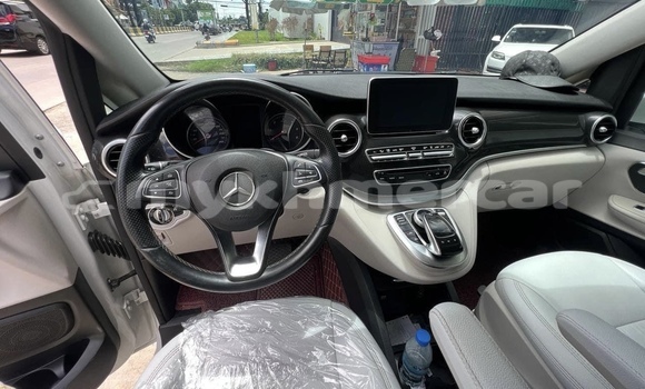 Buy Used Mercedes-Benz 250 White Car in Phnom Penh in Phnom Penh Buy Used Mercedes-Benz 250 White Car in Phnom Penh in Phnom Penh