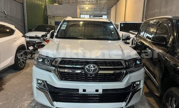 Buy Used Toyota Land Cruiser White Car in Phnom Penh in Phnom Penh Buy Used Toyota Land Cruiser White Car in Phnom Penh in Phnom Penh