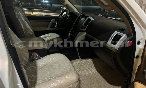 Buy Used Toyota Land Cruiser White Car in Phnom Penh in Phnom Penh Buy Used Toyota Land Cruiser White Car in Phnom Penh in Phnom Penh