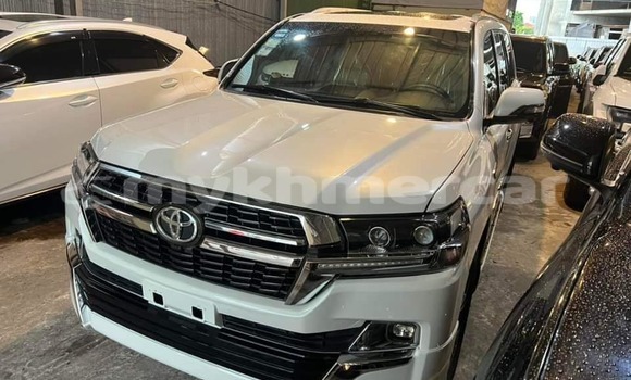Buy Used Toyota Land Cruiser White Car in Phnom Penh in Phnom Penh Buy Used Toyota Land Cruiser White Car in Phnom Penh in Phnom Penh