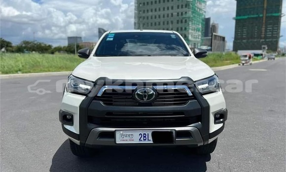 Buy Used Toyota Hiluxe Revo White Car in Phnom Penh in Phnom Penh Buy Used Toyota Hiluxe Revo White Car in Phnom Penh in Phnom Penh