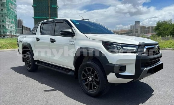 Buy Used Toyota Hiluxe Revo White Car in Phnom Penh in Phnom Penh Buy Used Toyota Hiluxe Revo White Car in Phnom Penh in Phnom Penh