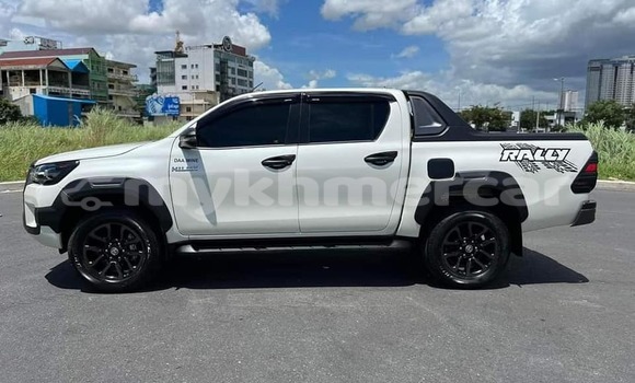 Buy Used Toyota Hiluxe Revo White Car in Phnom Penh in Phnom Penh Buy Used Toyota Hiluxe Revo White Car in Phnom Penh in Phnom Penh