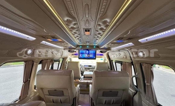 Buy Used Toyota Hiace White Car in Phnom Penh in Phnom Penh