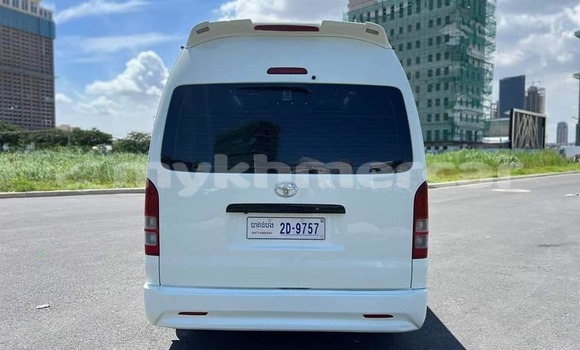 Buy Used Toyota Hiace White Car in Phnom Penh in Phnom Penh Buy Used Toyota Hiace White Car in Phnom Penh in Phnom Penh