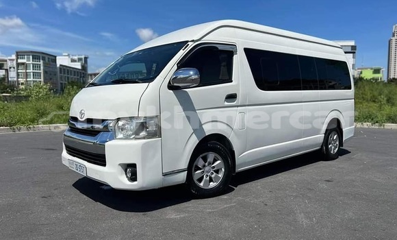 Buy Used Toyota Hiace White Car in Phnom Penh in Phnom Penh Buy Used Toyota Hiace White Car in Phnom Penh in Phnom Penh
