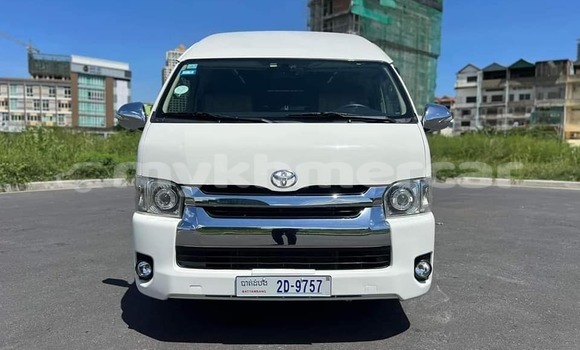 Buy Used Toyota Hiace White Car in Phnom Penh in Phnom Penh Buy Used Toyota Hiace White Car in Phnom Penh in Phnom Penh