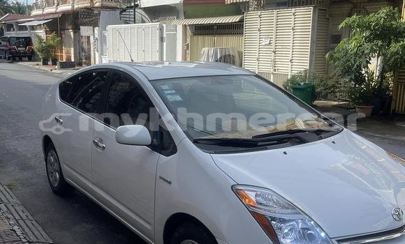 Buy Used Toyota Prius White Car in Phnom Penh in Phnom Penh Buy Used Toyota Prius White Car in Phnom Penh in Phnom Penh