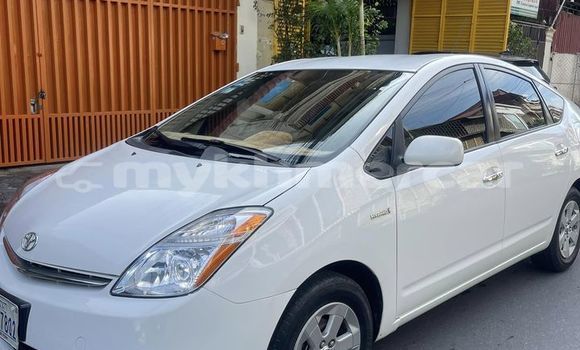 Buy Used Toyota Prius White Car in Phnom Penh in Phnom Penh Buy Used Toyota Prius White Car in Phnom Penh in Phnom Penh