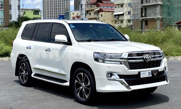 Buy Used Toyota Land Cruiser White Car in Phnom Penh in Phnom Penh Buy Used Toyota Land Cruiser White Car in Phnom Penh in Phnom Penh