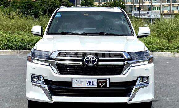 Buy Used Toyota Land Cruiser White Car in Phnom Penh in Phnom Penh Buy Used Toyota Land Cruiser White Car in Phnom Penh in Phnom Penh