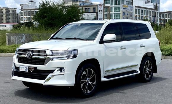 Buy Used Toyota Land Cruiser White Car in Phnom Penh in Phnom Penh Buy Used Toyota Land Cruiser White Car in Phnom Penh in Phnom Penh