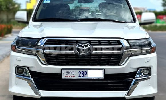 Buy Used Toyota Land Cruiser White Car in Phnom Penh in Phnom Penh Buy Used Toyota Land Cruiser White Car in Phnom Penh in Phnom Penh