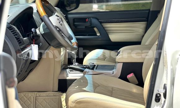 Buy Used Toyota Land Cruiser White Car in Phnom Penh in Phnom Penh Buy Used Toyota Land Cruiser White Car in Phnom Penh in Phnom Penh