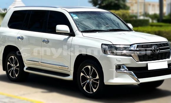 Buy Used Toyota Land Cruiser White Car in Phnom Penh in Phnom Penh Buy Used Toyota Land Cruiser White Car in Phnom Penh in Phnom Penh