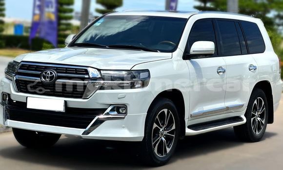 Buy Used Toyota Land Cruiser White Car in Phnom Penh in Phnom Penh Buy Used Toyota Land Cruiser White Car in Phnom Penh in Phnom Penh