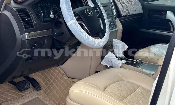 Buy Used Toyota Land Cruiser White Car in Phnom Penh in Phnom Penh Buy Used Toyota Land Cruiser White Car in Phnom Penh in Phnom Penh