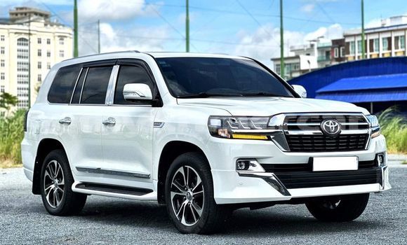 Buy Used Toyota Land Cruiser White Car in Phnom Penh in Phnom Penh Buy Used Toyota Land Cruiser White Car in Phnom Penh in Phnom Penh