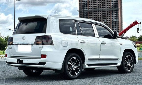 Buy Used Toyota Land Cruiser White Car in Phnom Penh in Phnom Penh Buy Used Toyota Land Cruiser White Car in Phnom Penh in Phnom Penh