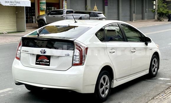 Buy Used Toyota Prius White Car in Phnom Penh in Phnom Penh Buy Used Toyota Prius White Car in Phnom Penh in Phnom Penh