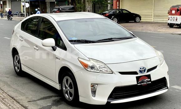 Buy Used Toyota Prius White Car in Phnom Penh in Phnom Penh Buy Used Toyota Prius White Car in Phnom Penh in Phnom Penh