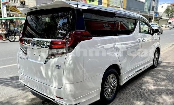 Buy Used Toyota Alphard White Car in Phnom Penh in Phnom Penh Buy Used Toyota Alphard White Car in Phnom Penh in Phnom Penh