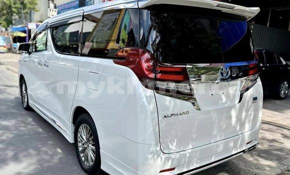 Buy Used Toyota Alphard White Car in Phnom Penh in Phnom Penh Buy Used Toyota Alphard White Car in Phnom Penh in Phnom Penh