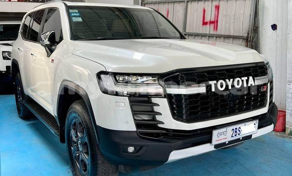 Buy Used Toyota Land Cruiser White Car in Phnom Penh in Phnom Penh Buy Used Toyota Land Cruiser White Car in Phnom Penh in Phnom Penh
