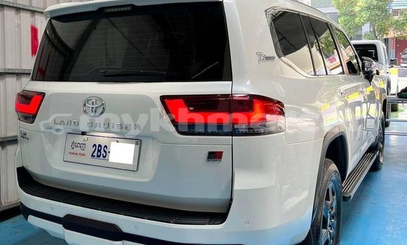 Buy Used Toyota Land Cruiser White Car in Phnom Penh in Phnom Penh Buy Used Toyota Land Cruiser White Car in Phnom Penh in Phnom Penh