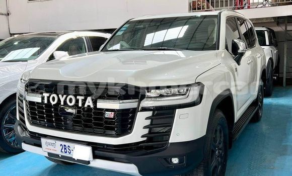 Buy Used Toyota Land Cruiser White Car in Phnom Penh in Phnom Penh Buy Used Toyota Land Cruiser White Car in Phnom Penh in Phnom Penh