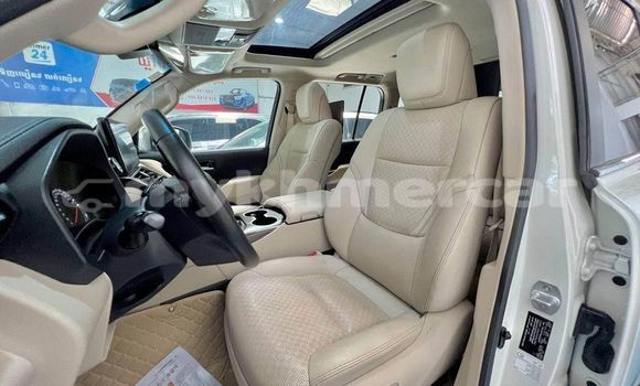 Buy Used Toyota Land Cruiser White Car in Phnom Penh in Phnom Penh Buy Used Toyota Land Cruiser White Car in Phnom Penh in Phnom Penh