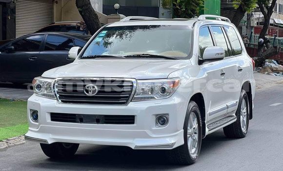 Buy Used Toyota Land Cruiser White Car in Phnom Penh in Phnom Penh Buy Used Toyota Land Cruiser White Car in Phnom Penh in Phnom Penh