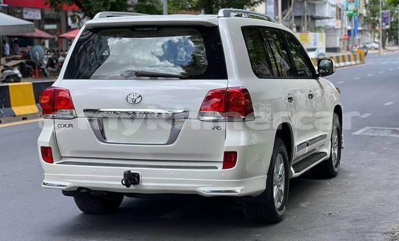 Buy Used Toyota Land Cruiser White Car in Phnom Penh in Phnom Penh Buy Used Toyota Land Cruiser White Car in Phnom Penh in Phnom Penh