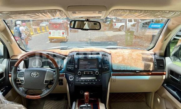 Buy Used Toyota Land Cruiser White Car in Phnom Penh in Phnom Penh Buy Used Toyota Land Cruiser White Car in Phnom Penh in Phnom Penh