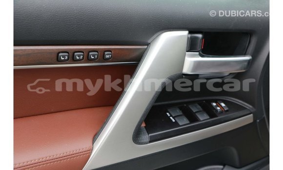 Acheter Import Voiture Toyota Land Cruiser Blanc à Import - Dubai, Kampot Province Acheter Import Voiture Toyota Land Cruiser Blanc à Import - Dubai, Kampot Province